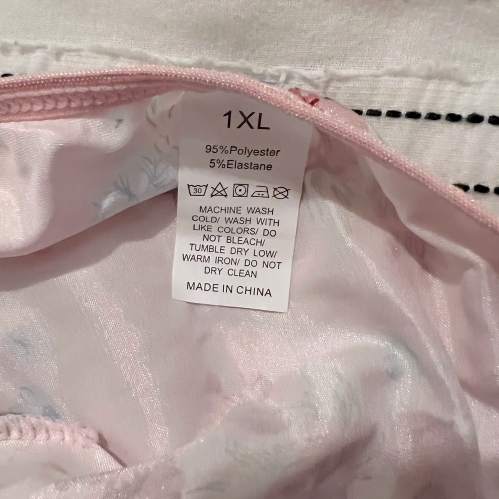 NWT SHEIN Floral and Lace Flirty Pajama Set Size 1XL - Picture 5 of 11